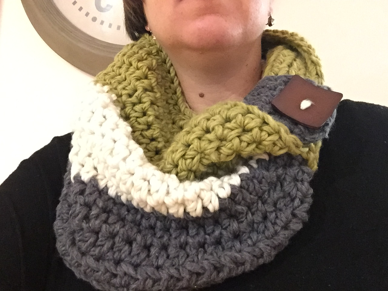 crocheted cowl with button