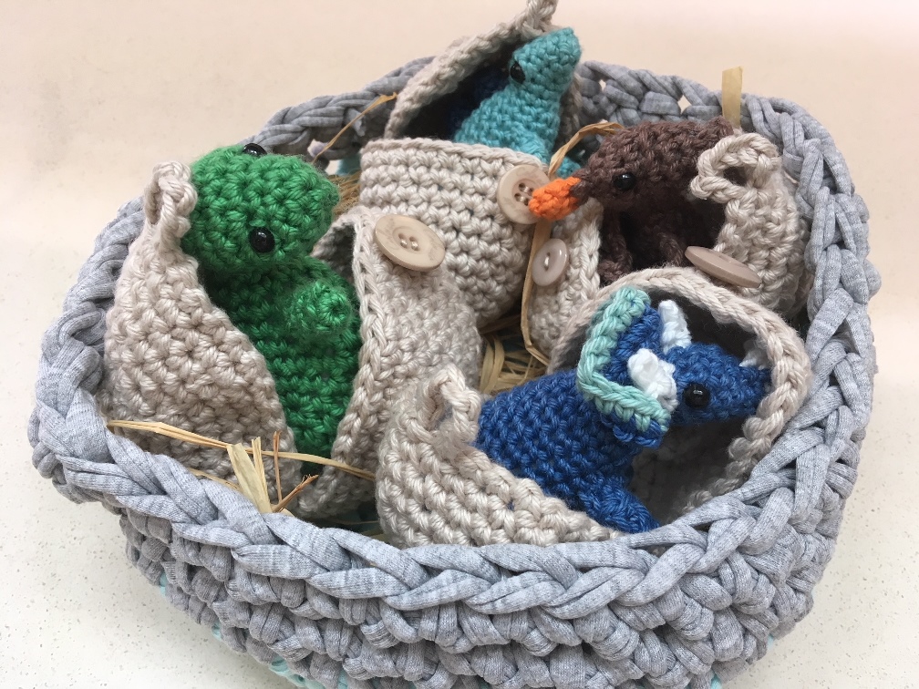 crochet dino's in eggs