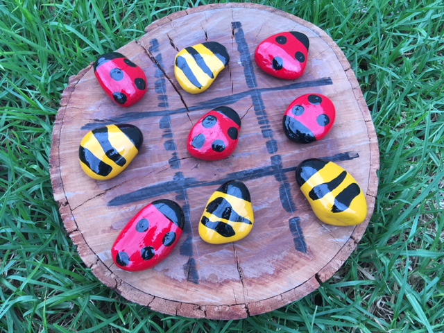 insect tic-tac-toe