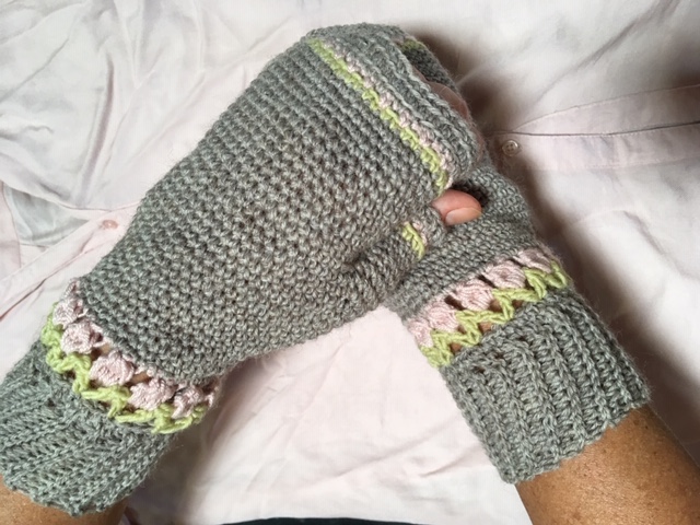 tulip fingerless gloves