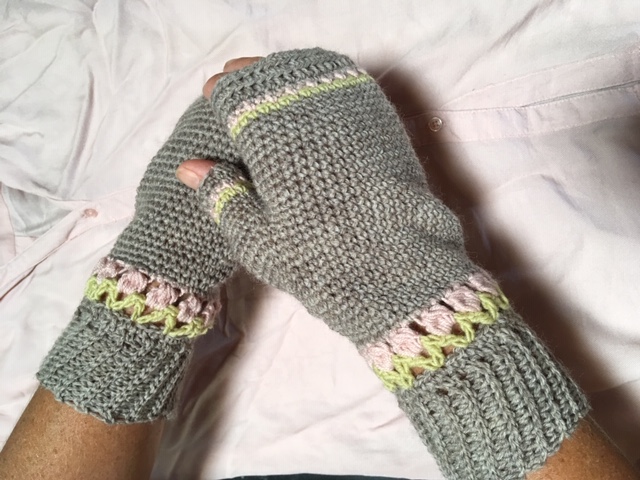 tulip fingerless gloves